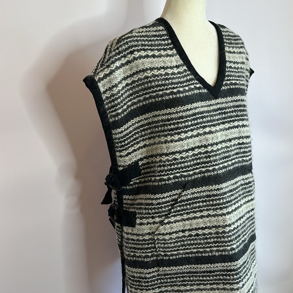 Gryphon Anthropologie Poncho Sweater - Picture 2 of 10